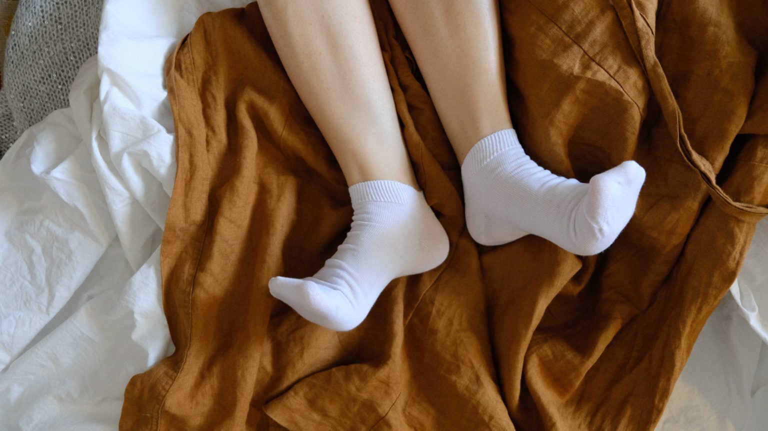 Sleeping With Socks On Should You Sleep With Socks On
